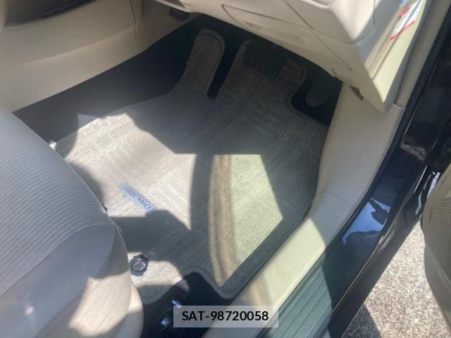 Toyota PREMIO 2014-02 8660995-10