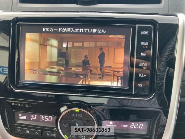 Toyota PREMIO 2018-08 8660991-12