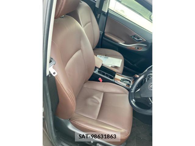 Toyota PREMIO 2018-08 8660991-14