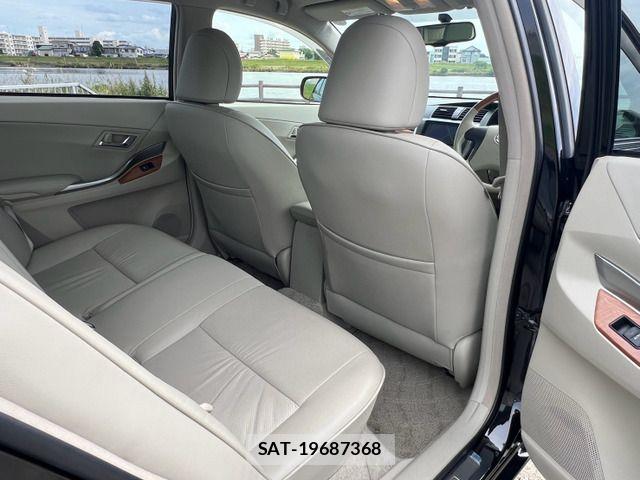 Toyota PREMIO 2012-08 8686294-16