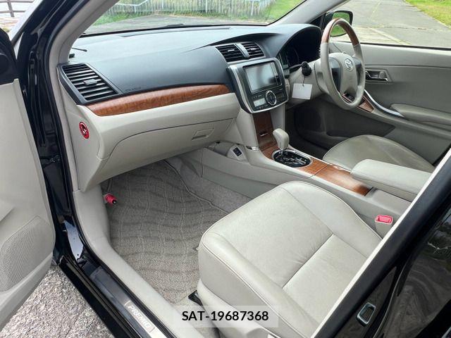 Toyota PREMIO 2012-08 8686294-18