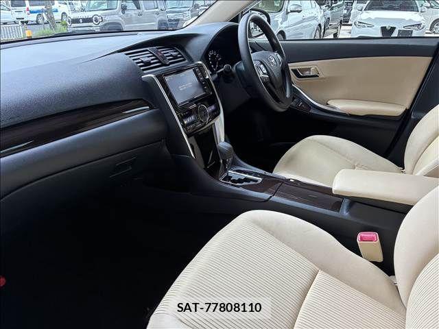 Toyota PREMIO 2019-09 8849039-14
