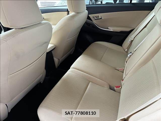 Toyota PREMIO 2019-09 8849039-15