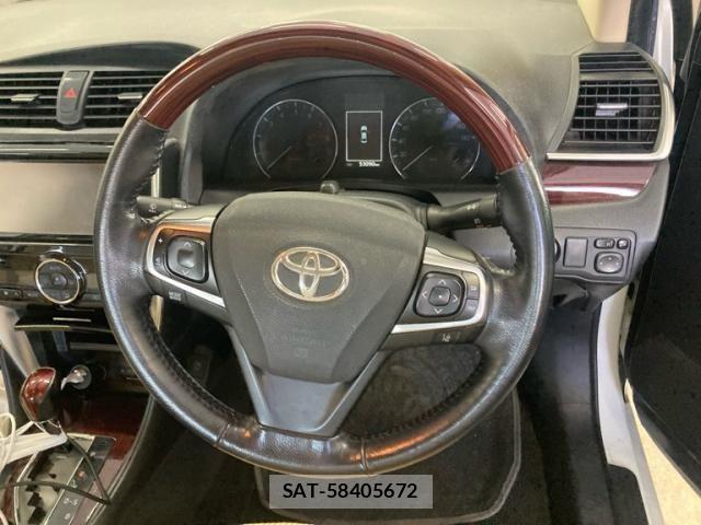 Toyota PREMIO 2020-03 8881579-13