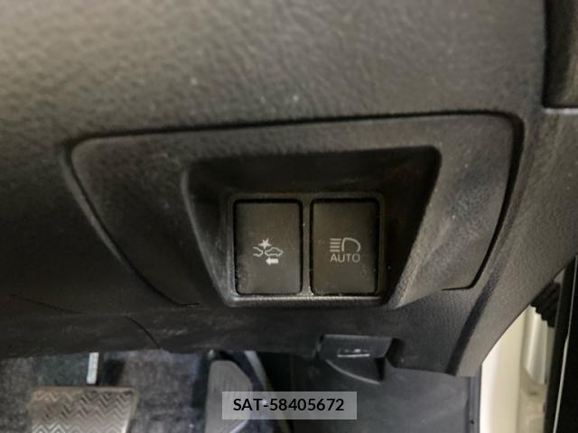 Toyota PREMIO 2020-03 8881579-16