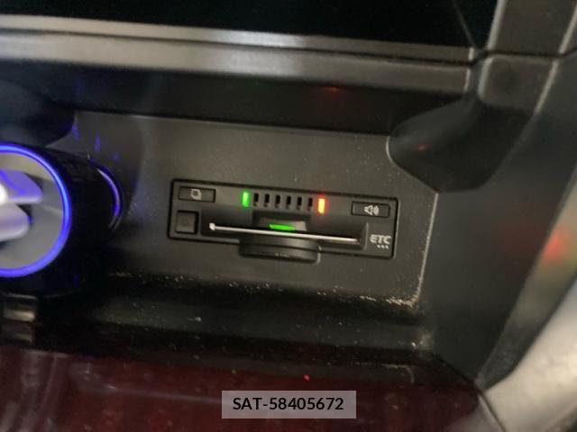 Toyota PREMIO 2020-03 8881579-22