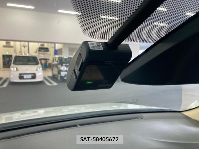 Toyota PREMIO 2020-03 8881579-23