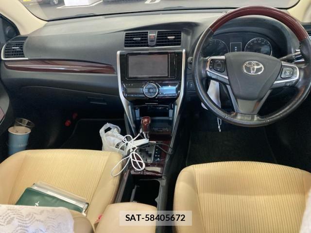Toyota PREMIO 2020-03 8881579-8
