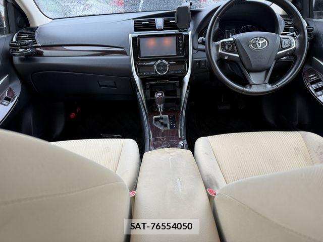 Toyota PREMIO 2016-09 8881580-10