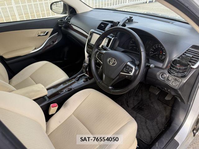 Toyota PREMIO 2016-09 8881580-11