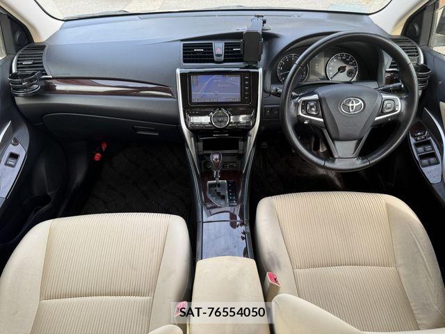 Toyota PREMIO 2016-09 8881580-12