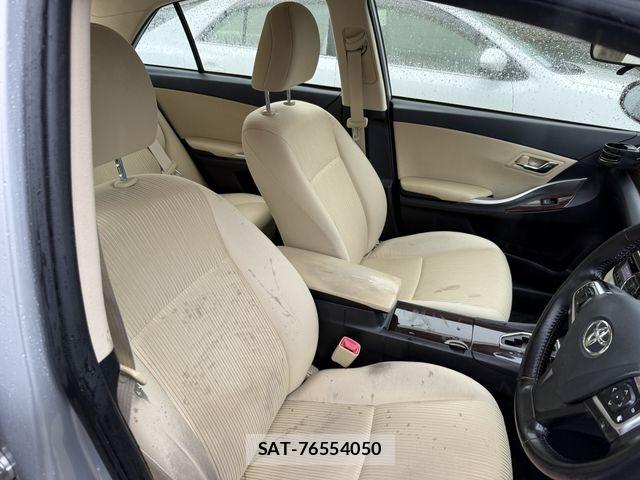 Toyota PREMIO 2016-09 8881580-17