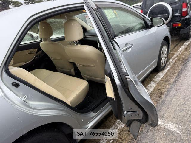 Toyota PREMIO 2016-09 8881580-18