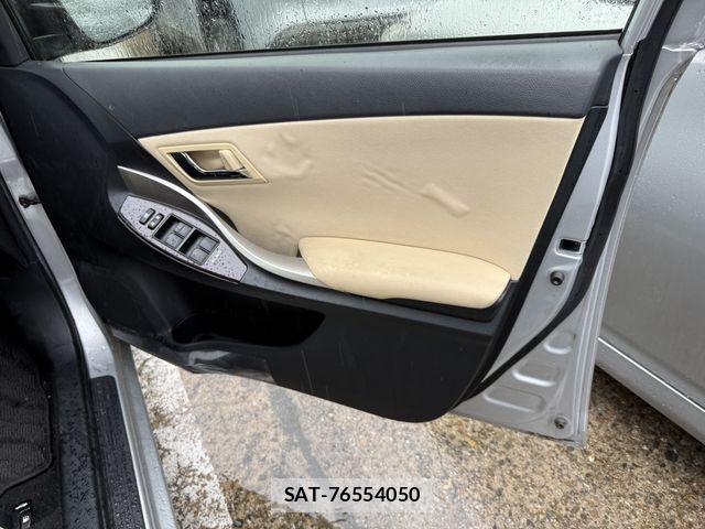 Toyota PREMIO 2016-09 8881580-20