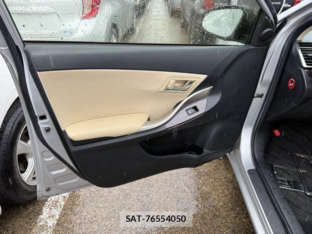 Toyota PREMIO 2016-09 8881580-22