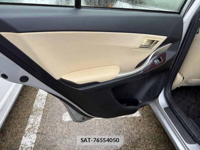 Toyota PREMIO 2016-09 8881580-23