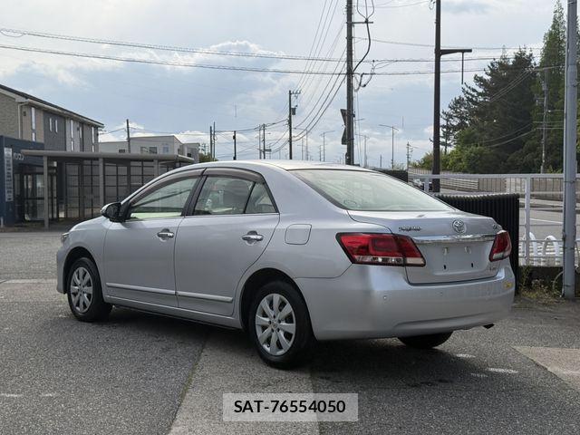 Toyota PREMIO 2016-09 8881580-2