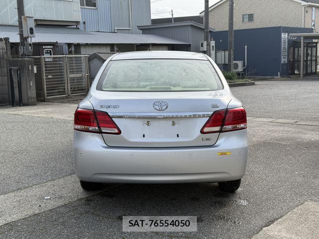 Toyota PREMIO 2016-09 8881580-3