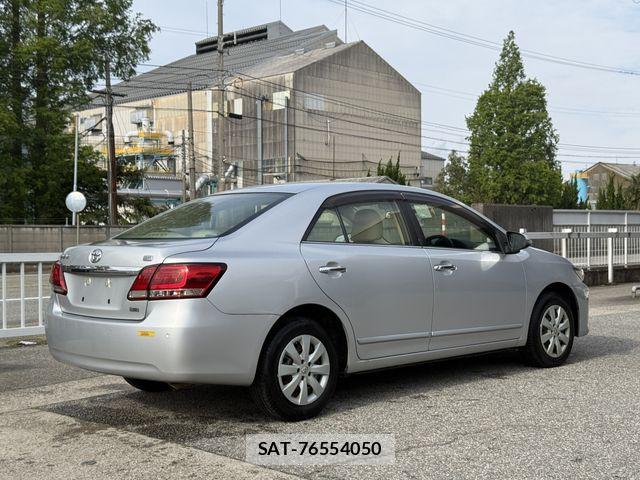 Toyota PREMIO 2016-09 8881580-4