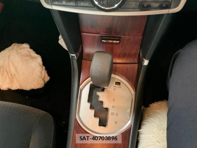 Toyota PREMIO 2013-06 7329395-19