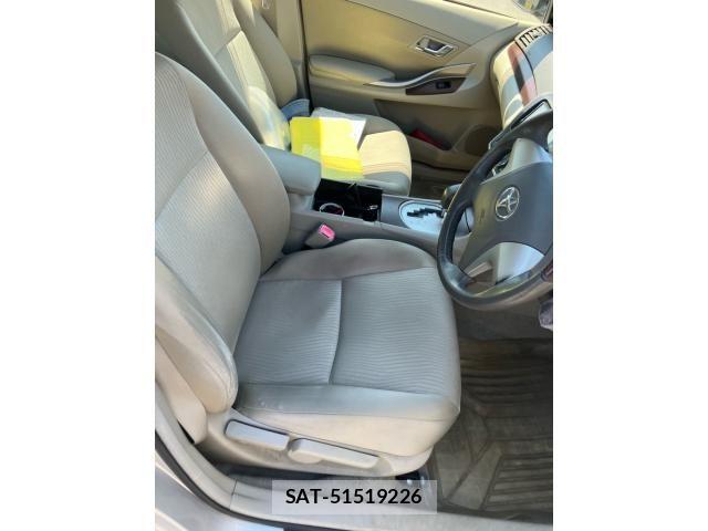 Toyota PREMIO 2011-10 7980605-12