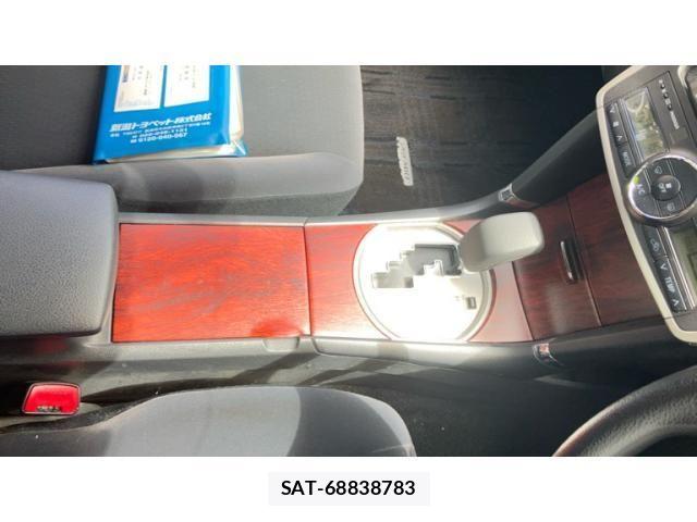 Toyota PREMIO 2012-02 8414410-17