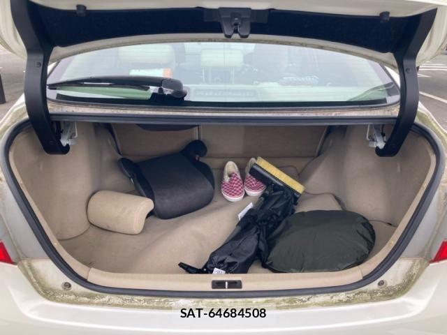 Toyota PREMIO 2015-09 8831086-12