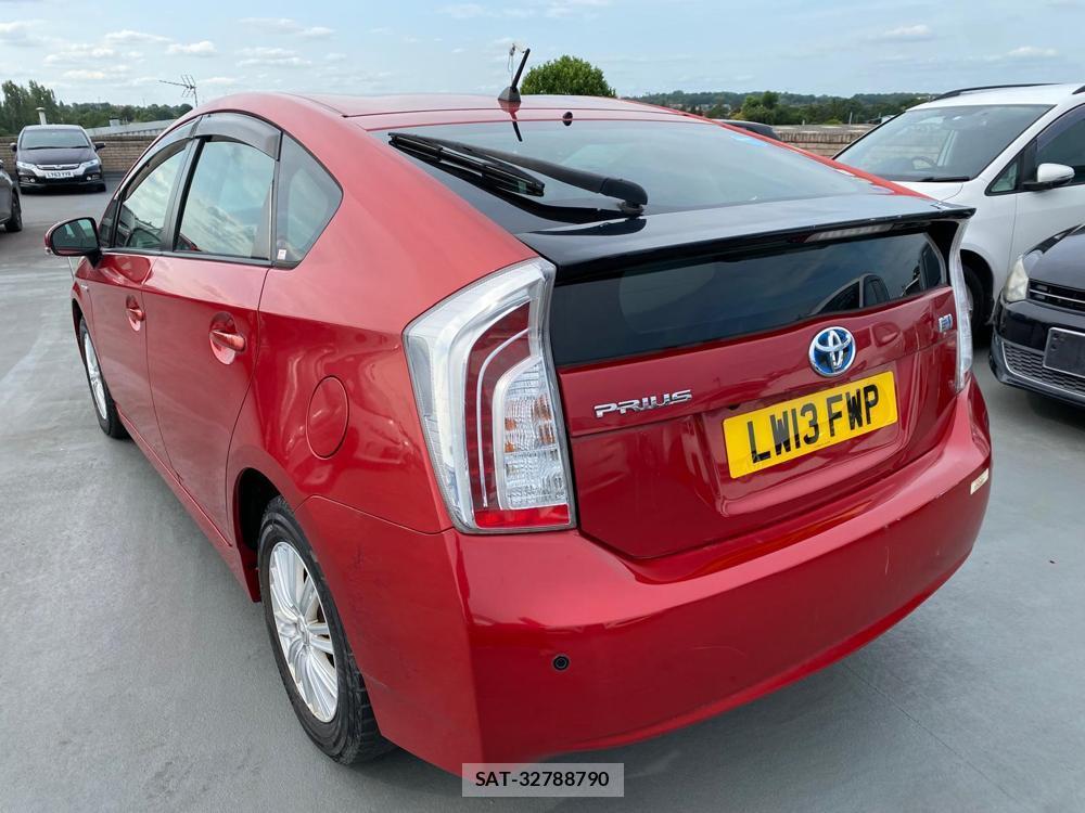 Toyota PRIUS 2013-04 350792-10