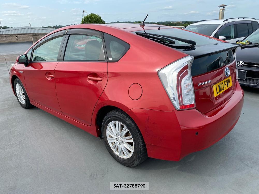 Toyota PRIUS 2013-04 350792-11