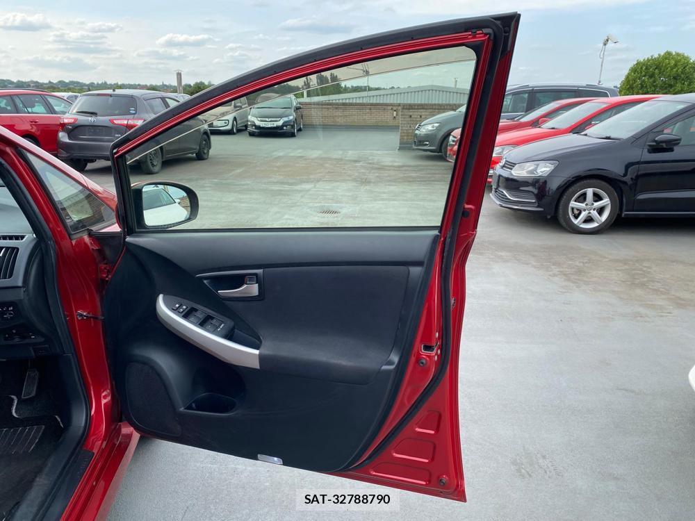 Toyota PRIUS 2013-04 350792-17