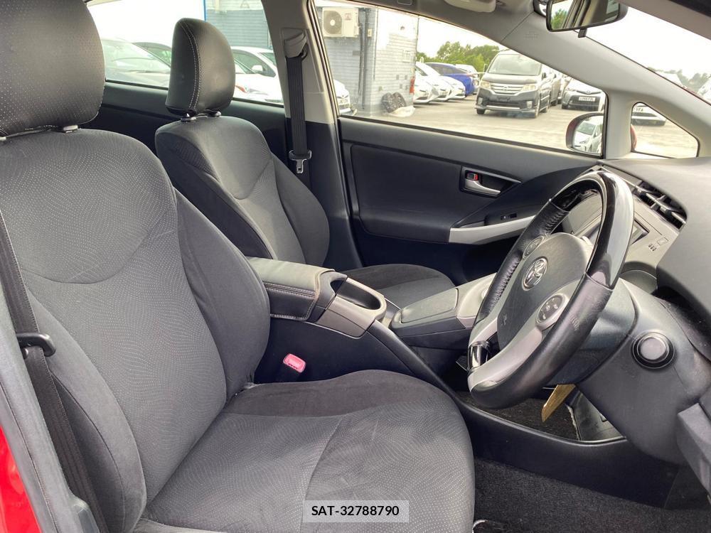Toyota PRIUS 2013-04 350792-19