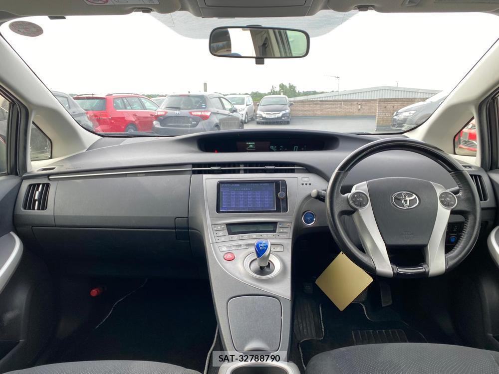Toyota PRIUS 2013-04 350792-21