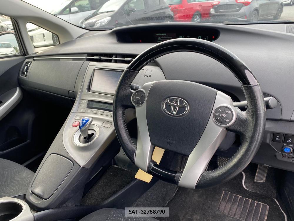 Toyota PRIUS 2013-04 350792-22
