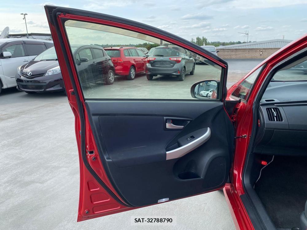 Toyota PRIUS 2013-04 350792-30