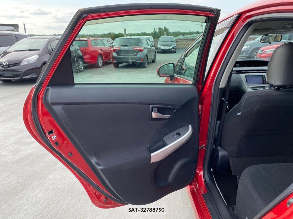 Toyota PRIUS 2013-04 350792-32