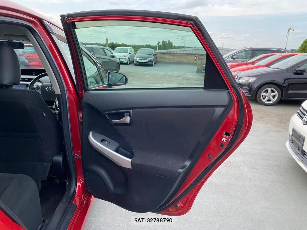 Toyota PRIUS 2013-04 350792-34