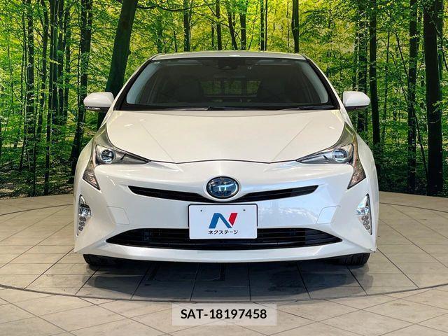 Toyota PRIUS 2018-01 3774469-13