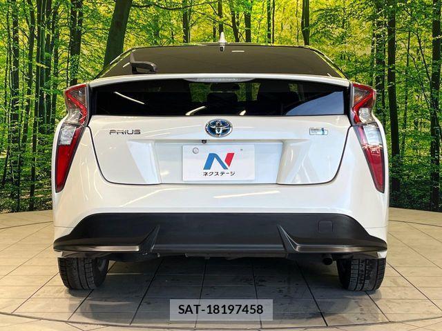 Toyota PRIUS 2018-01 3774469-14