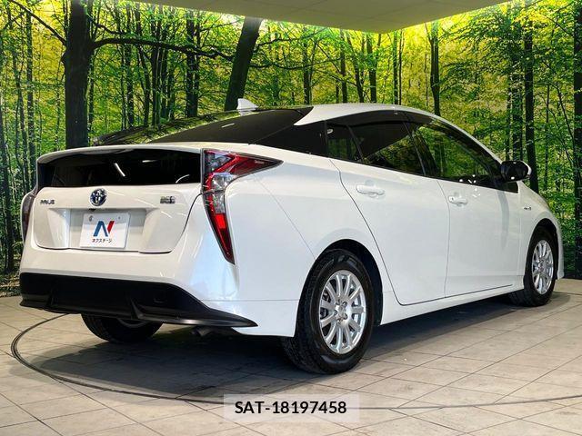 Toyota PRIUS 2018-01 3774469-16