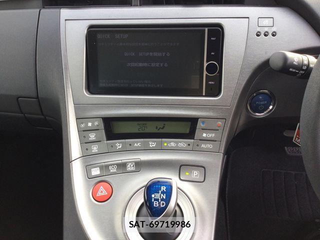 Toyota PRIUS 2013-12 3935413-9