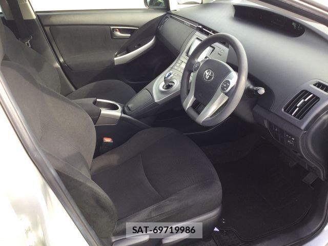 Toyota PRIUS 2013-12 3935413-12