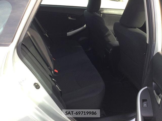 Toyota PRIUS 2013-12 3935413-13
