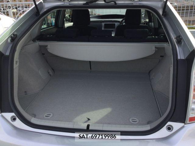 Toyota PRIUS 2013-12 3935413-14