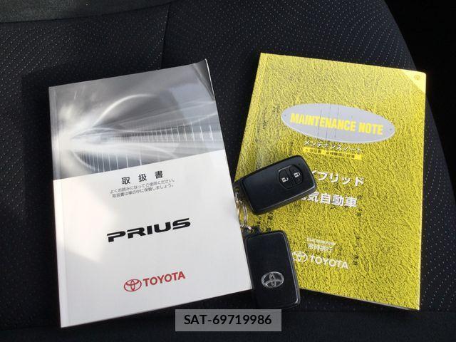 Toyota PRIUS 2013-12 3935413-15