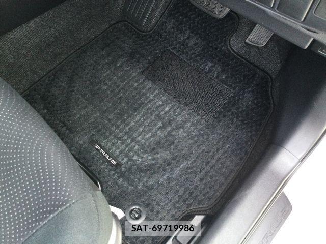 Toyota PRIUS 2013-12 3935413-16