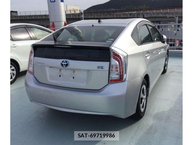 Toyota PRIUS 2013-12 3935413-4