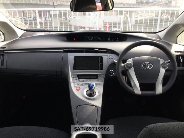 Toyota PRIUS 2013-12 3935413-5
