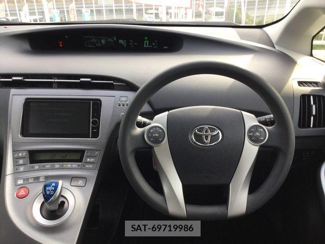 Toyota PRIUS 2013-12 3935413-6