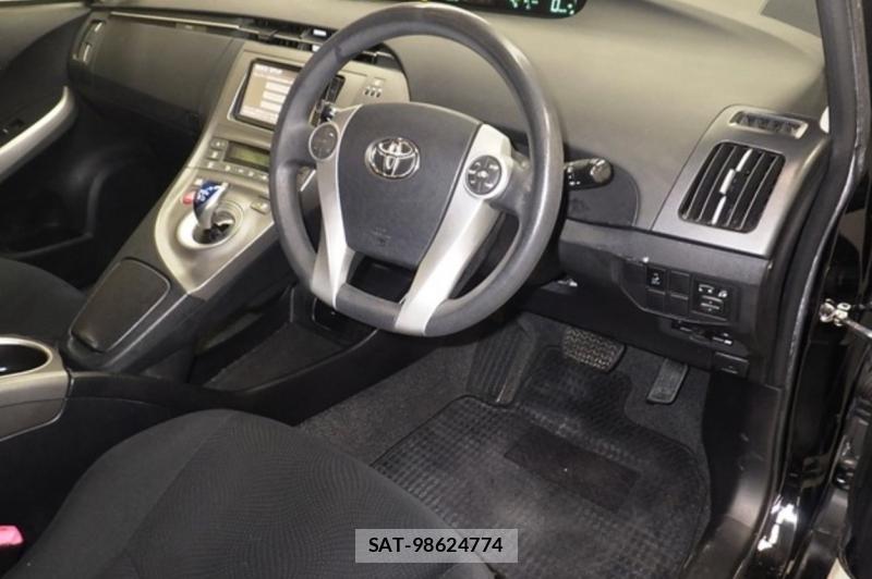 Toyota PRIUS 2013-03 4032045-3