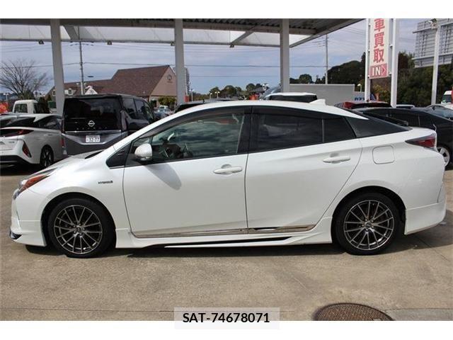 Toyota PRIUS 2016-12 4372377-10
